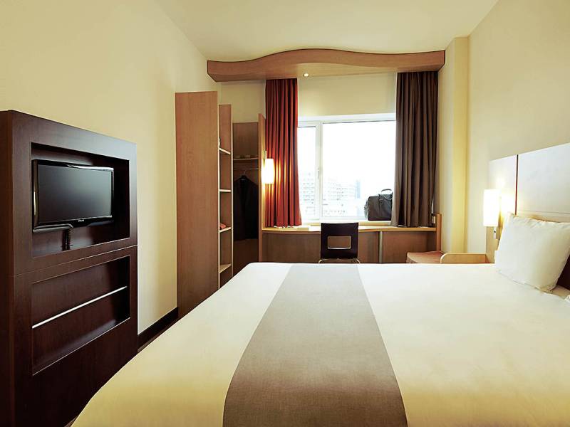 chambre hotel ibis beynost